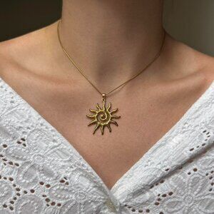 sku:0137 necklace a gold chain with a sun pendant Made of stainless steel